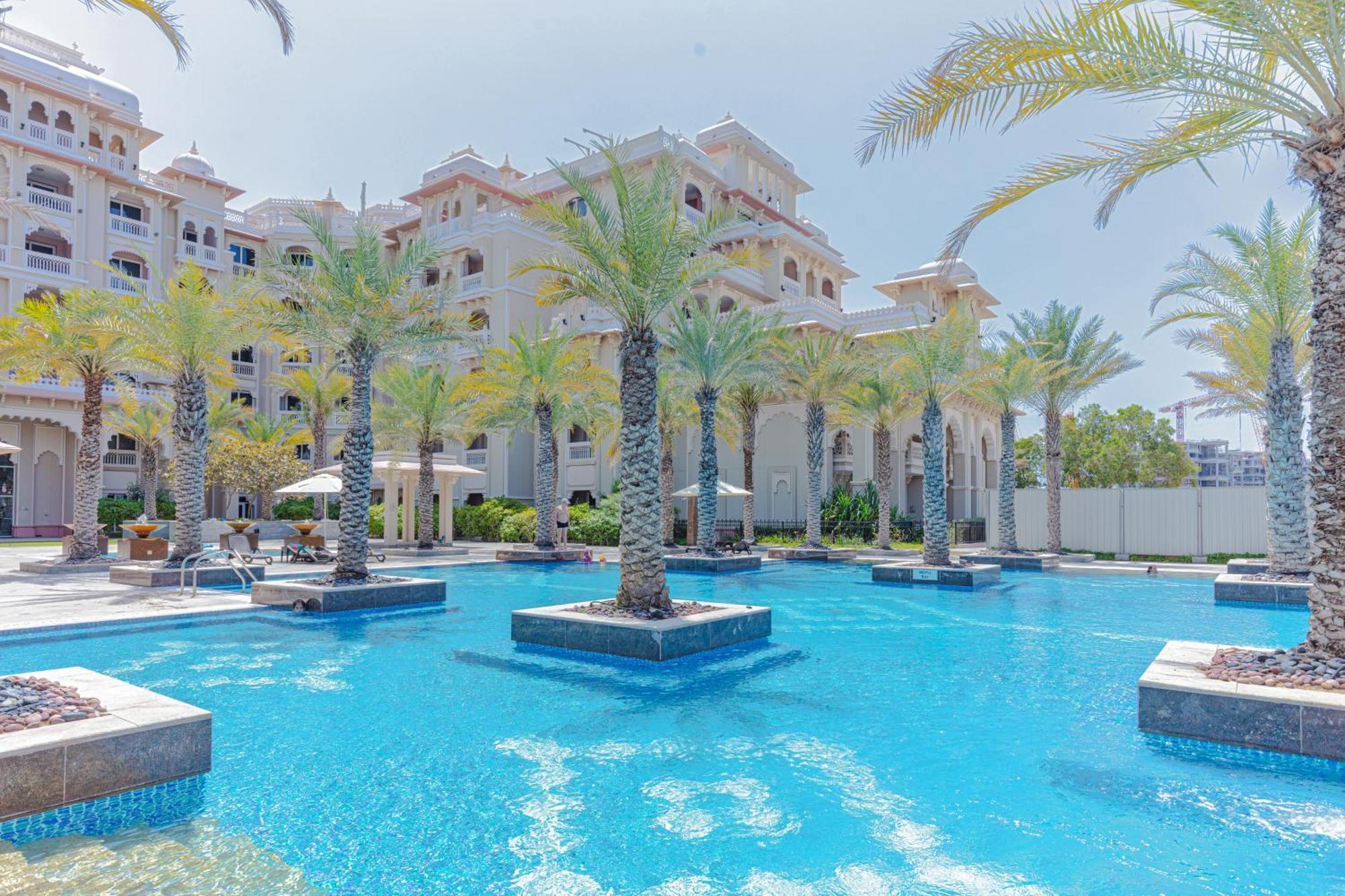 Fully-equppied With Private And Pool Apartment *